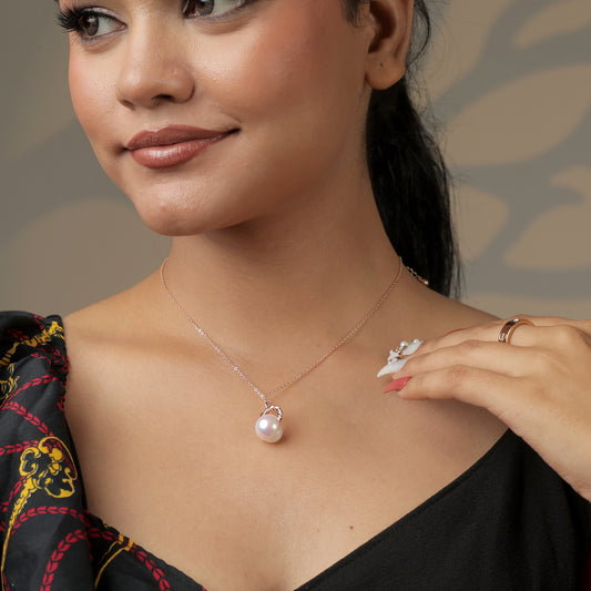 Elegant Pearl Pendant Necklace with Twisted Rose Gold Hoop – Timeless Sophistication