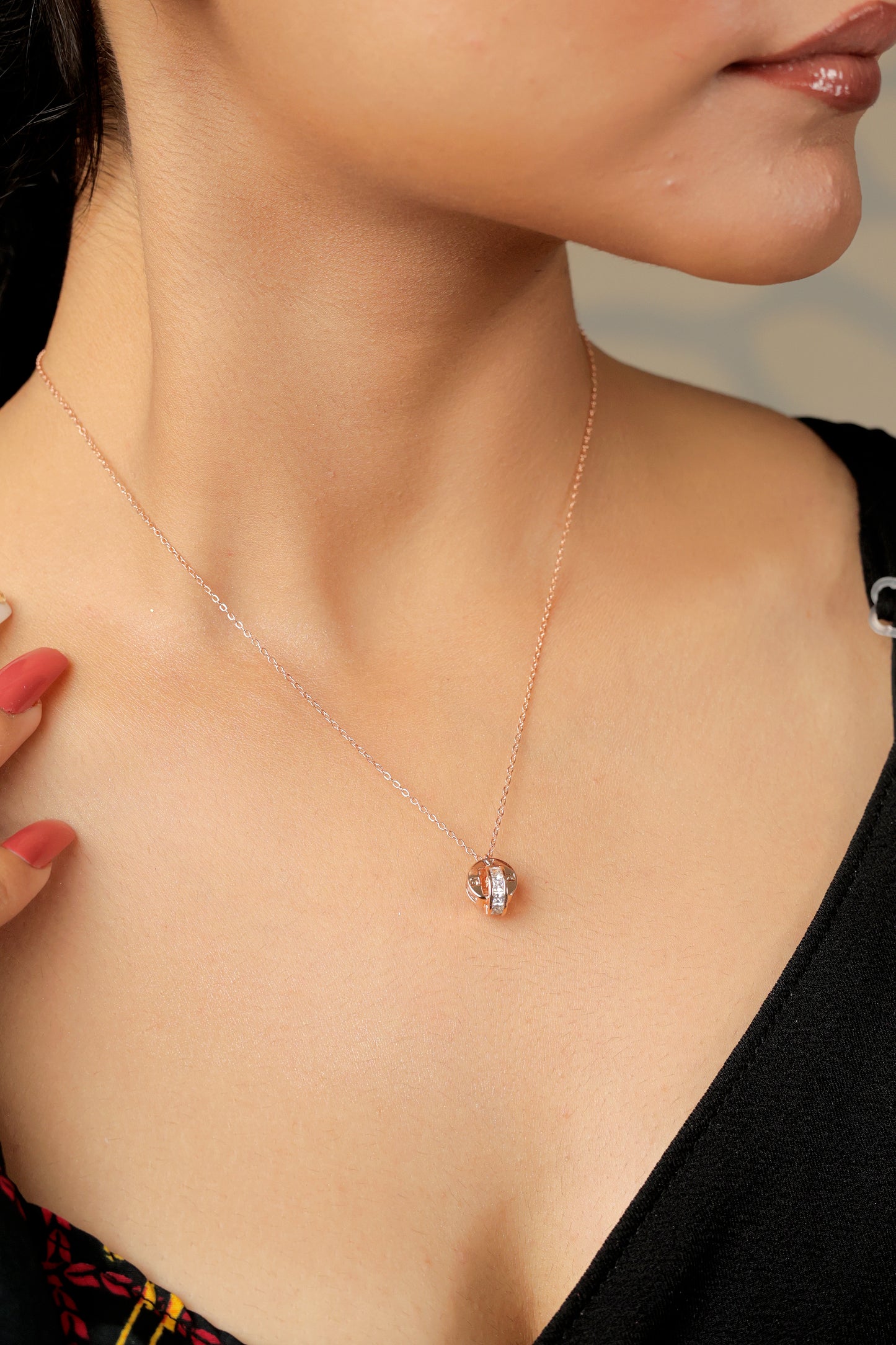 Minimalist Rose Gold Pendant Necklace with Crystal Accent – Everyday Elegance